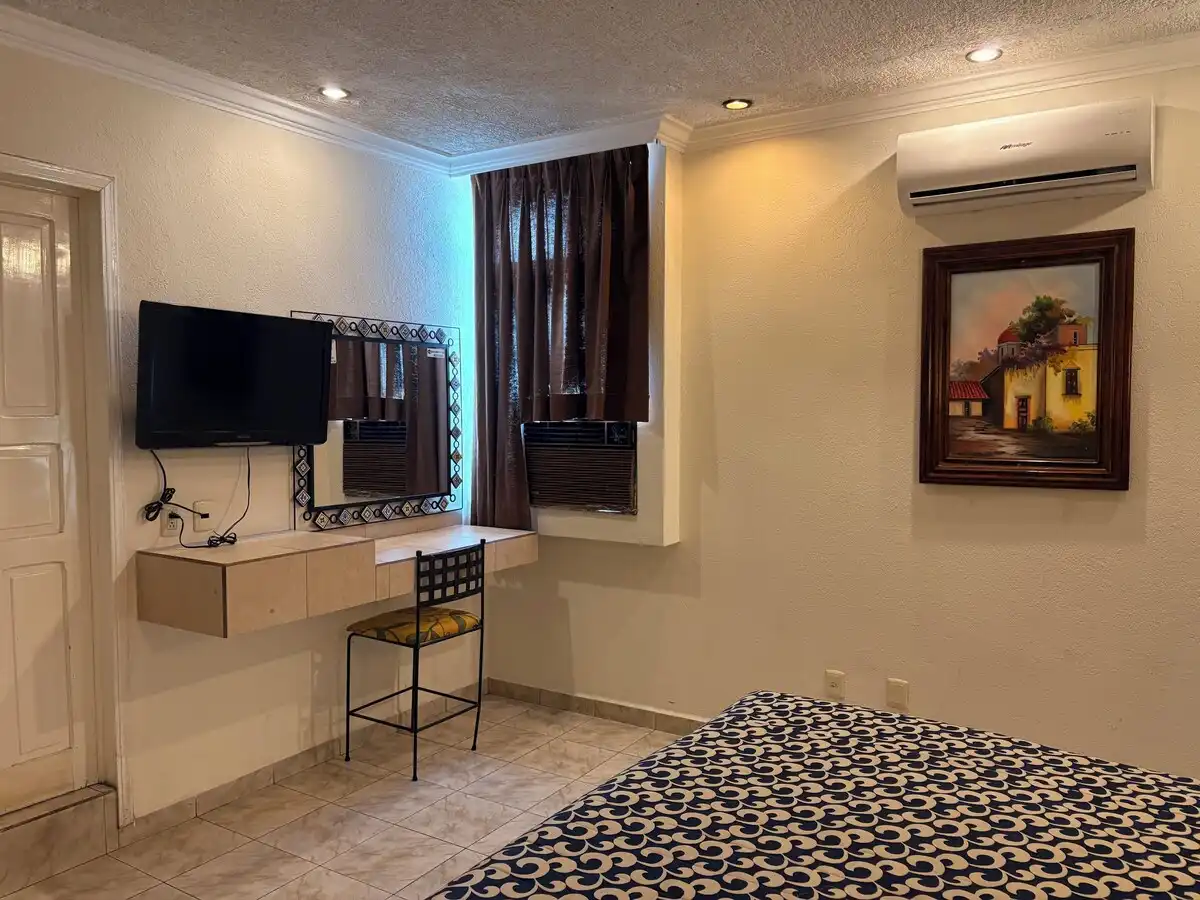 Hotel Tampico guest room
